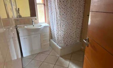 Se arrienda casa con destino comercial en pdte Ibañez. 6D 3 baños