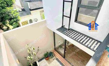 Furnished Akses Lebar 4 Kamar Tidur Dekat Tol Limo