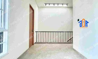 Furnished Akses Lebar 4 Kamar Tidur Dekat Tol Limo