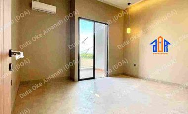 Furnished Akses Lebar 4 Kamar Tidur Dekat Tol Limo