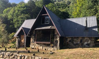 Casa en Lago Riñihue en 2,5 hectareas de terreno