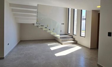 Casa moderna en Explanada Sur Pachuca – 3 recámaras, jardín y acabados premium.