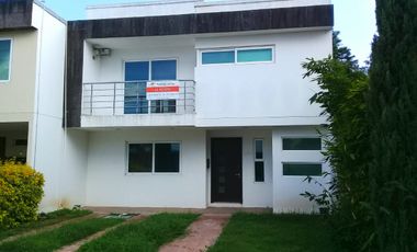 SE RENTA casa amueblada en Natura Residencial