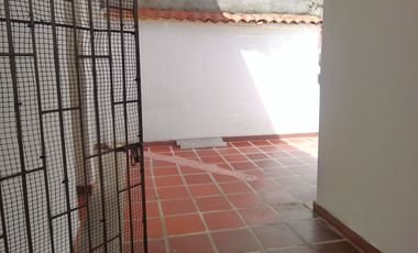 ALQUILO CASA EN CIUDAD 2000