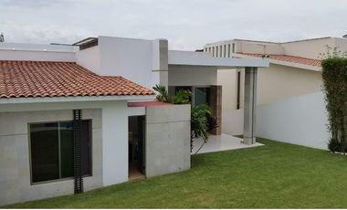 CASA EN VENTA EN FRACCIONAMIENTO LOMAS DE COCOYOC MORELOS