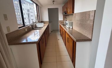 Arriendo suite amoblada con balcon Republica de El Salvador.