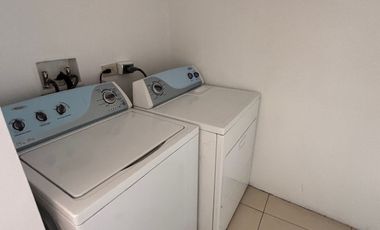 Arriendo suite amoblada con balcon Republica de El Salvador.