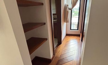 Arriendo suite amoblada con balcon Republica de El Salvador.