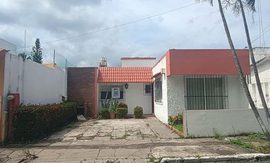 CASA DE UN NIVEL EN RENTA EN EL FRACCIONAMIENTO FLORESTA
