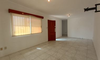 CASA DE UN NIVEL EN RENTA EN EL FRACCIONAMIENTO FLORESTA