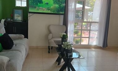 CASA EN VENTA SOBRE AVENIDA EN VILLAS DEL CAMPO CALIMAYA