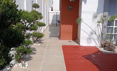 CASA EN VENTA SOBRE AVENIDA EN VILLAS DEL CAMPO CALIMAYA