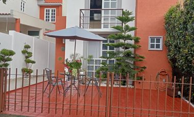 CASA EN VENTA SOBRE AVENIDA EN VILLAS DEL CAMPO CALIMAYA