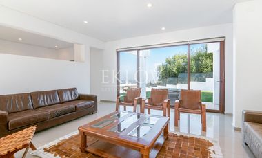 Casa 3 Pisos En San Carlos Apoquindo Con Piscina Y Vista