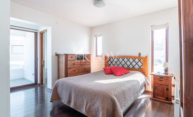 Casa 3 Pisos En San Carlos Apoquindo Con Piscina Y Vista