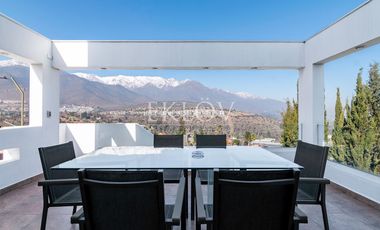 Casa 3 Pisos En San Carlos Apoquindo Con Piscina Y Vista