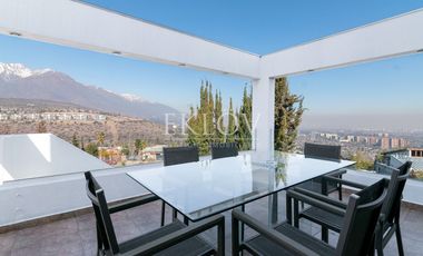 Casa 3 Pisos En San Carlos Apoquindo Con Piscina Y Vista