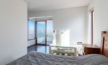 Casa 3 Pisos En San Carlos Apoquindo Con Piscina Y Vista