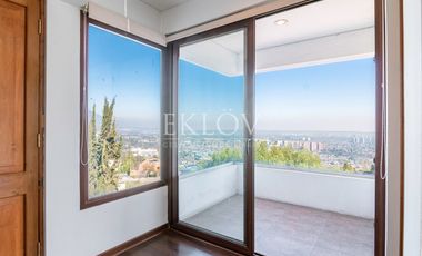 Casa 3 Pisos En San Carlos Apoquindo Con Piscina Y Vista