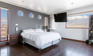 Casa 3 Pisos En San Carlos Apoquindo Con Piscina Y Vista