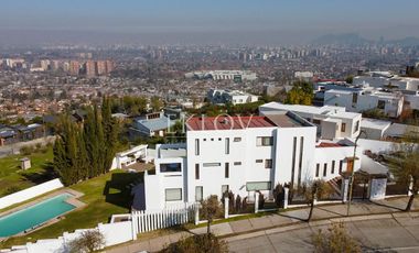 Casa 3 Pisos En San Carlos Apoquindo Con Piscina Y Vista