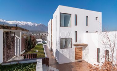 Casa 3 Pisos En San Carlos Apoquindo Con Piscina Y Vista