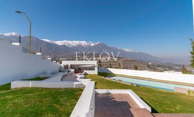 Casa 3 Pisos En San Carlos Apoquindo Con Piscina Y Vista