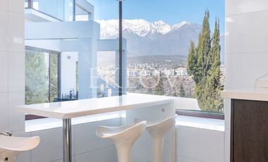 Casa 3 Pisos En San Carlos Apoquindo Con Piscina Y Vista