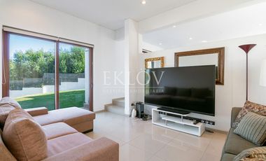 Casa 3 Pisos En San Carlos Apoquindo Con Piscina Y Vista