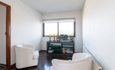 Casa 3 Pisos En San Carlos Apoquindo Con Piscina Y Vista