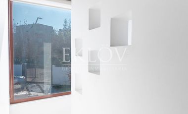 Casa 3 Pisos En San Carlos Apoquindo Con Piscina Y Vista