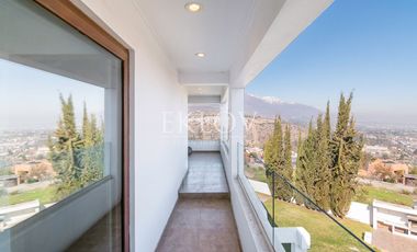 Casa 3 Pisos En San Carlos Apoquindo Con Piscina Y Vista