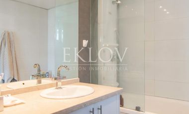 Casa 3 Pisos En San Carlos Apoquindo Con Piscina Y Vista