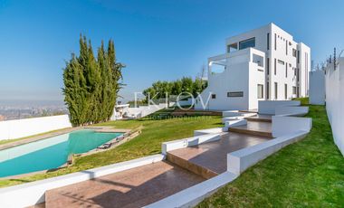 Casa 3 Pisos En San Carlos Apoquindo Con Piscina Y Vista