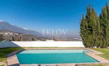 Casa 3 Pisos En San Carlos Apoquindo Con Piscina Y Vista