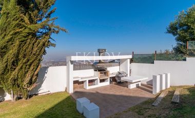 Casa 3 Pisos En San Carlos Apoquindo Con Piscina Y Vista