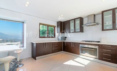 Casa 3 Pisos En San Carlos Apoquindo Con Piscina Y Vista