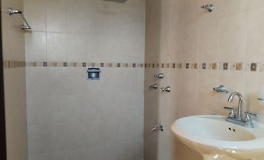 Casa en renta en Santa Fe con tres habitaciones, en esquina y junto a parque