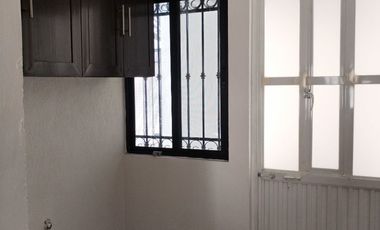 Casa en renta en Santa Fe con tres habitaciones, en esquina y junto a parque