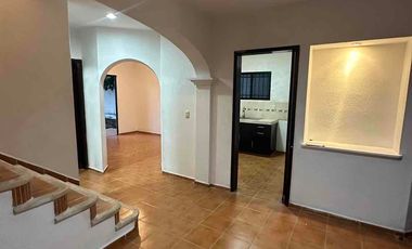 Casa en renta en Santa Fe con tres habitaciones, en esquina y junto a parque