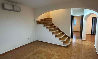 Casa en renta en Santa Fe con tres habitaciones, en esquina y junto a parque