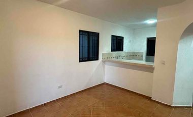 Casa en renta en Santa Fe con tres habitaciones, en esquina y junto a parque