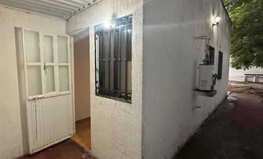 Casa en renta en Santa Fe con tres habitaciones, en esquina y junto a parque