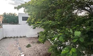 Casa en renta en Santa Fe con tres habitaciones, en esquina y junto a parque