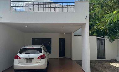 Casa en renta en Santa Fe con tres habitaciones, en esquina y junto a parque
