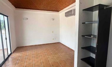 Casa en renta en Santa Fe con tres habitaciones, en esquina y junto a parque