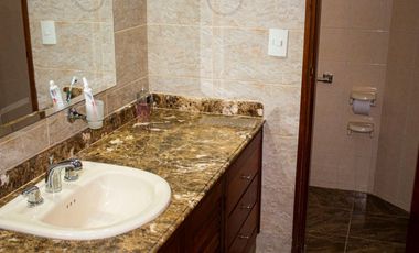 Casa con Pisicina Privada en Venta en  Anapoima