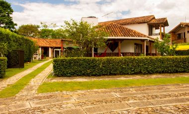 Casa con Pisicina Privada en Venta en  Anapoima