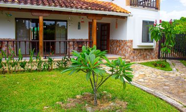 Casa con Pisicina Privada en Venta en  Anapoima