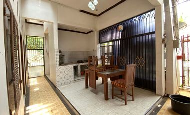 Rumah Villa Mewah 1371 m2 Pinggir Jalan Bojong Purwakarta Dijual Murah